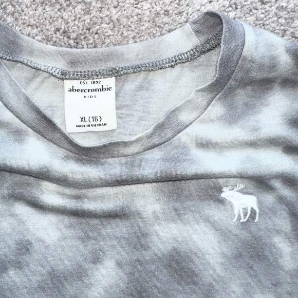 Abercrombie Kids Short Sleeve Gray Tie Dye T-shirt, Size XL (16) EUC - Picture 2 of 2